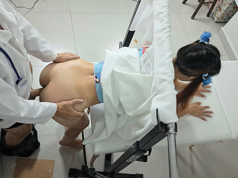 AlphaTeenies presents: Gynecologist loses cell phone that contained videos of his patients!